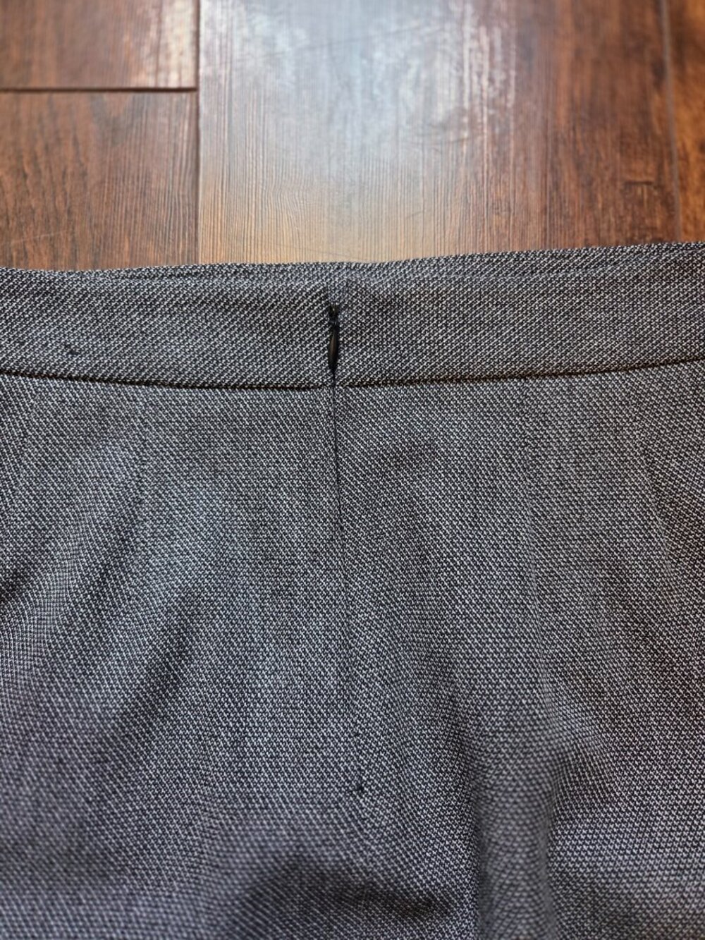 Express Design Studio: Gray Tweed Pencil Skirt Gold Buckle Leopard Slit Size 4 - Picture 5 of 10
